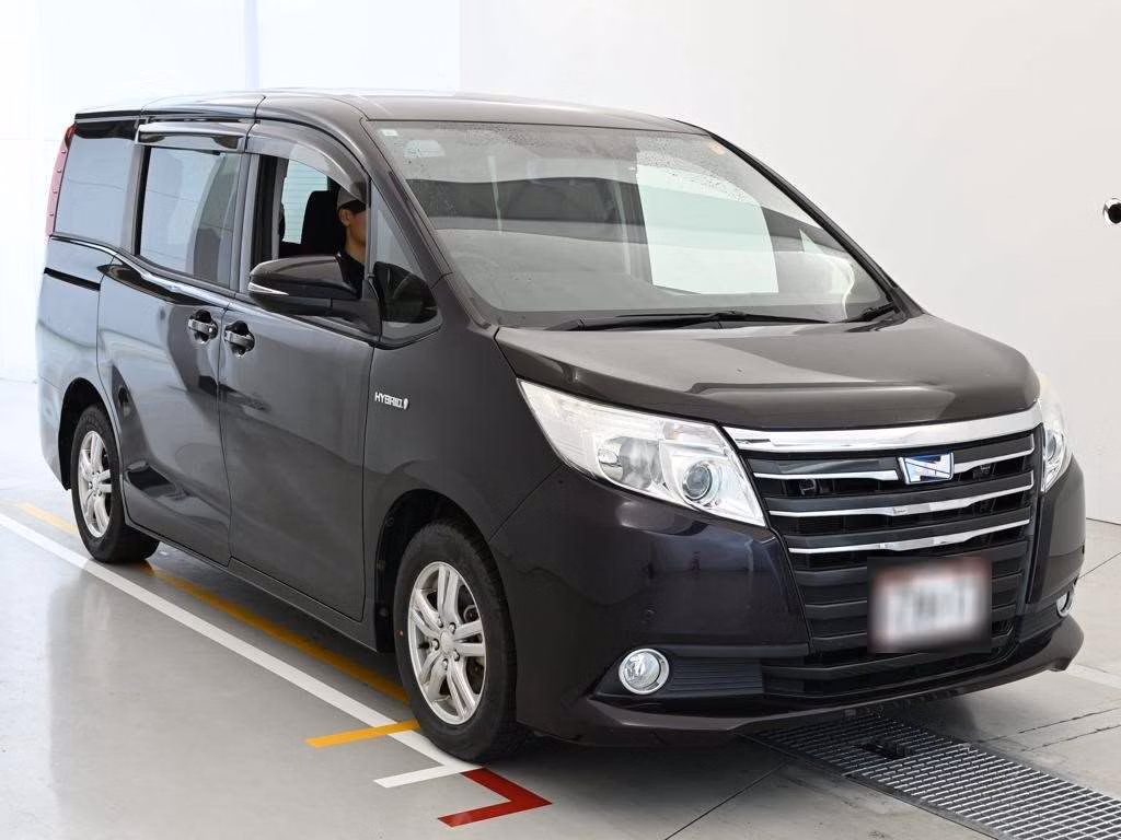 TOYOTA NOAH