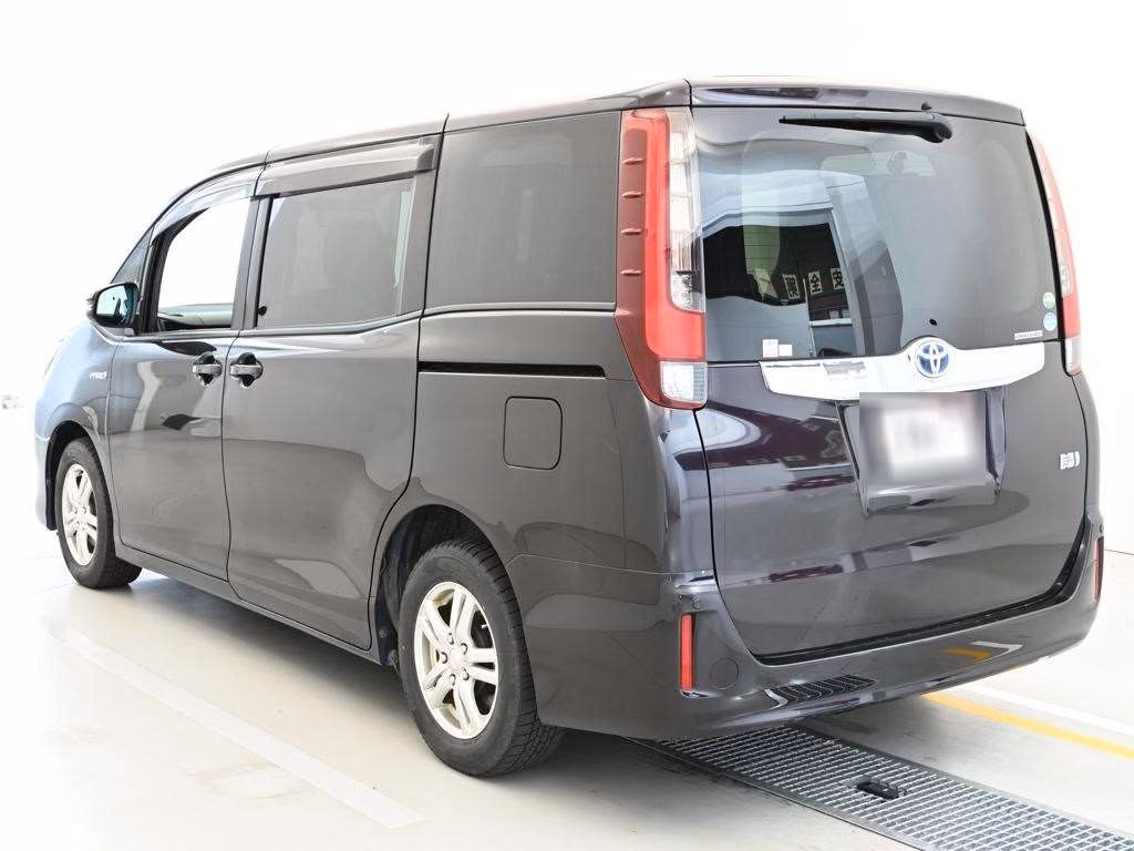 TOYOTA NOAH