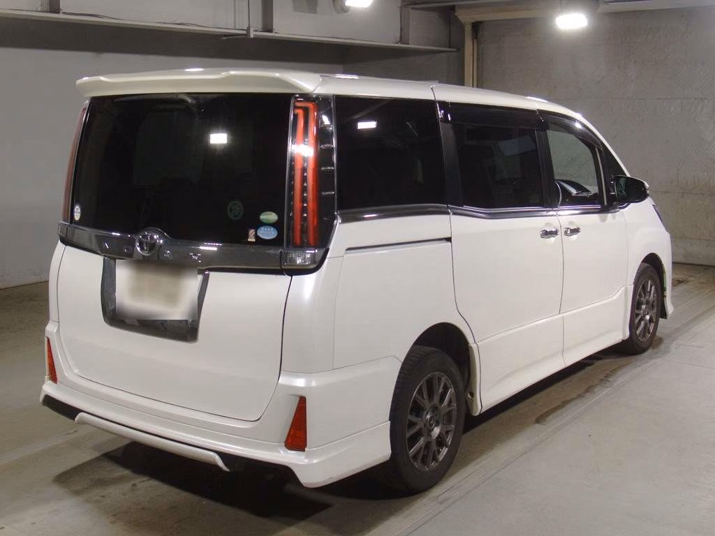 TOYOTA NOAH