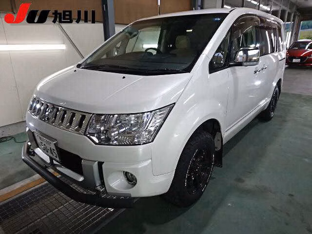 MITSUBISHI DELICA D:5