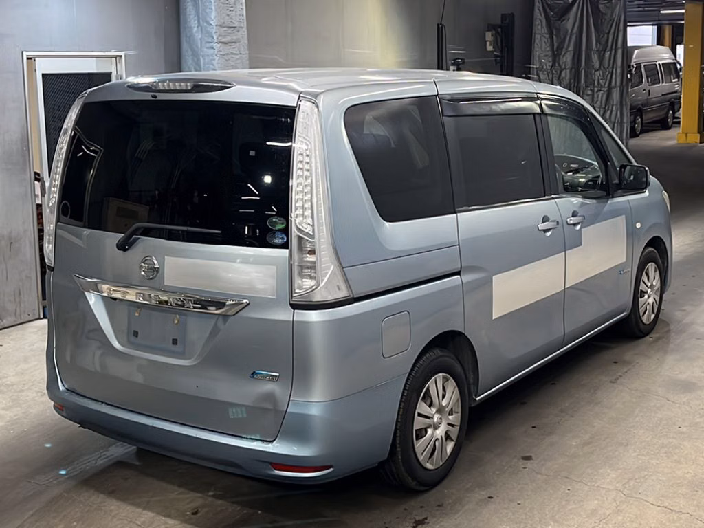 NISSAN SERENA