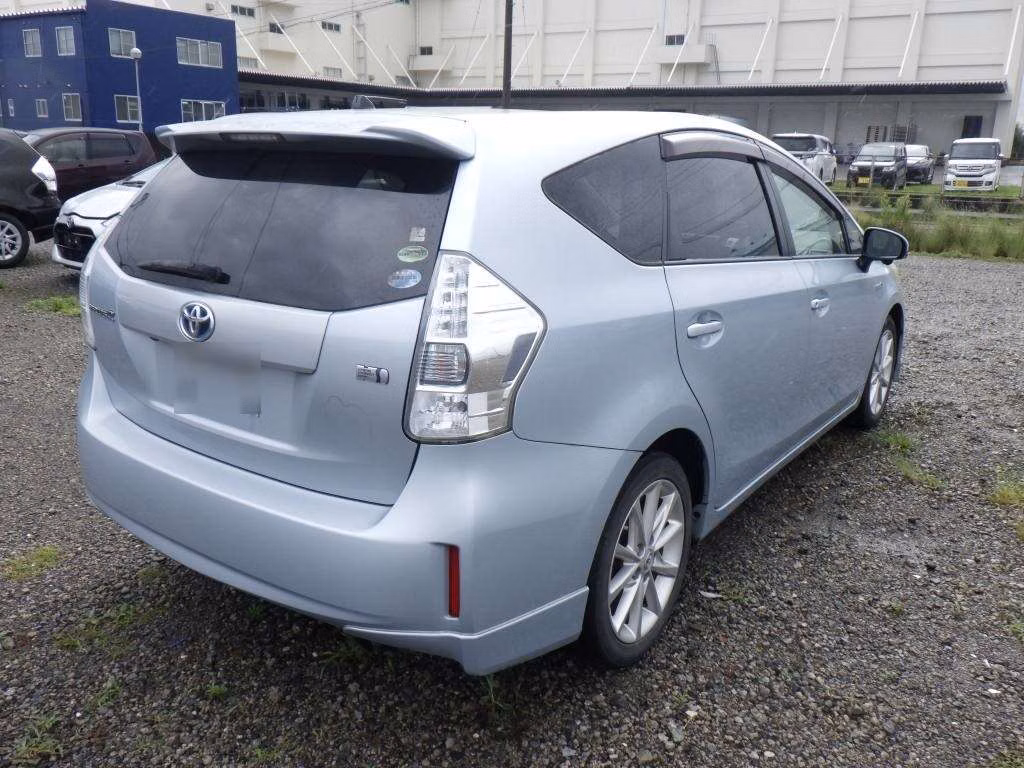 TOYOTA PRIUS ALPHA