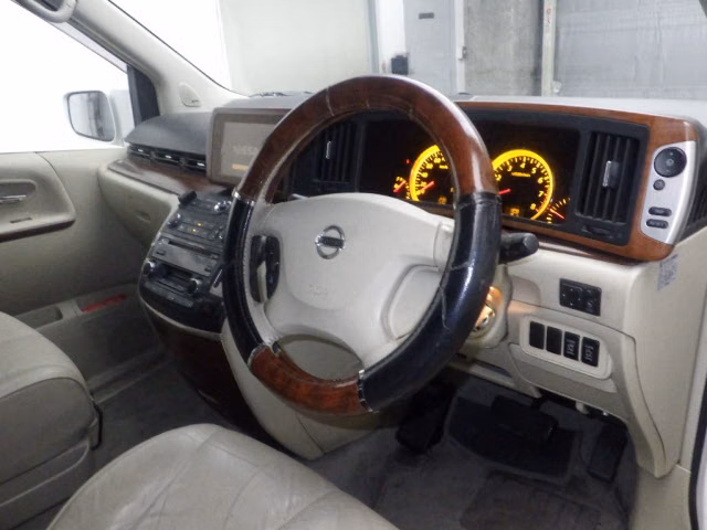 NISSAN ELGRAND