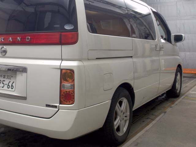 NISSAN ELGRAND