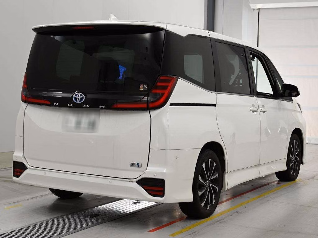 TOYOTA NOAH