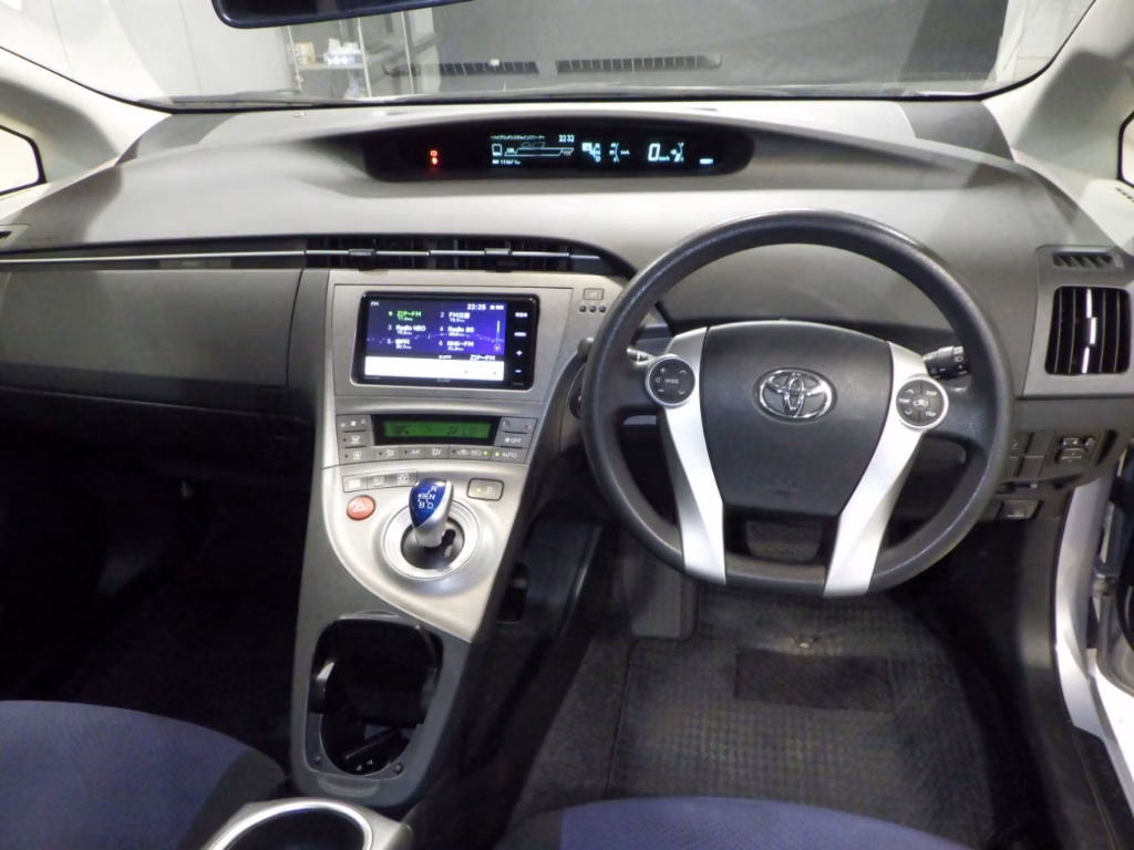 TOYOTA PRIUS