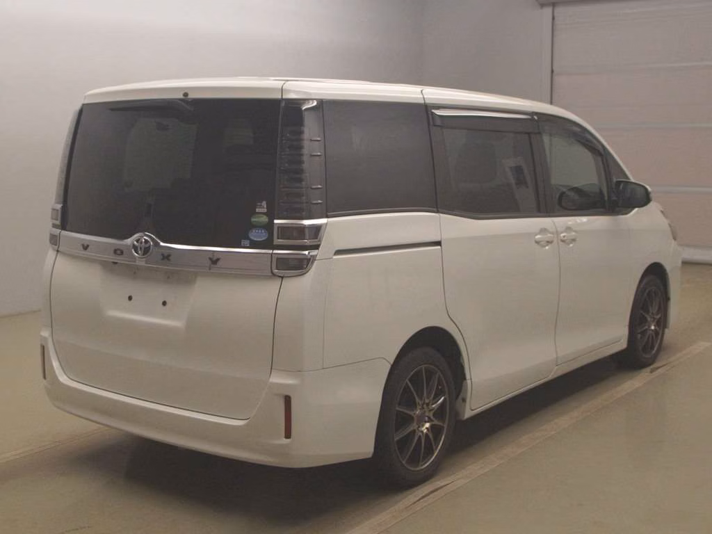 TOYOTA VOXY