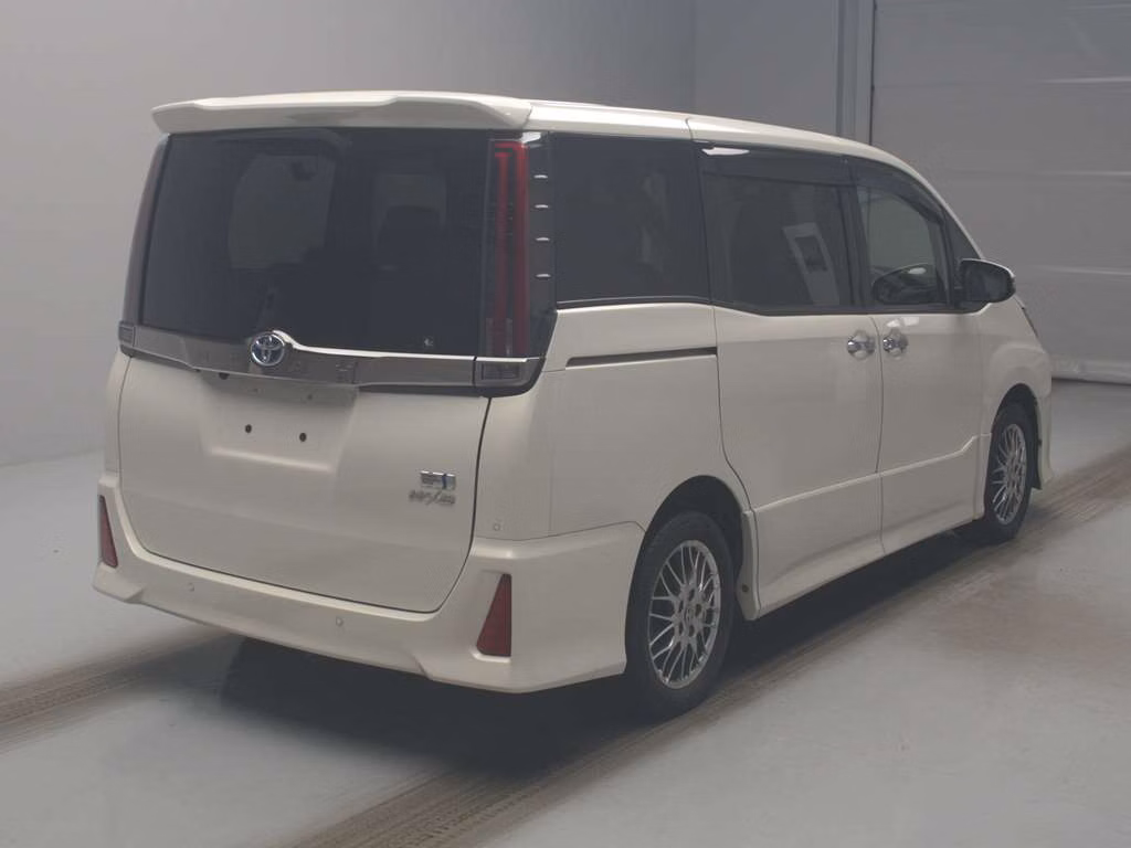 TOYOTA NOAH