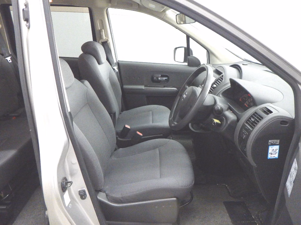 NISSAN LAFESTA