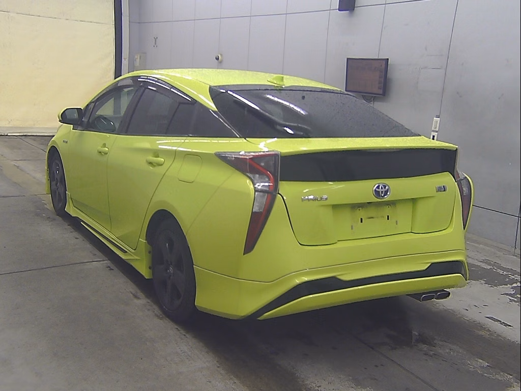 TOYOTA PRIUS