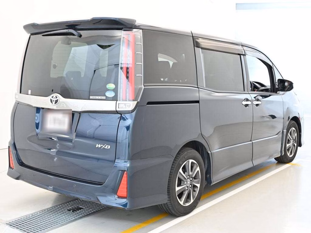 TOYOTA NOAH