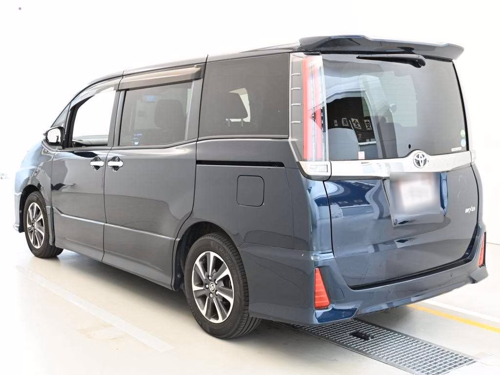 TOYOTA NOAH
