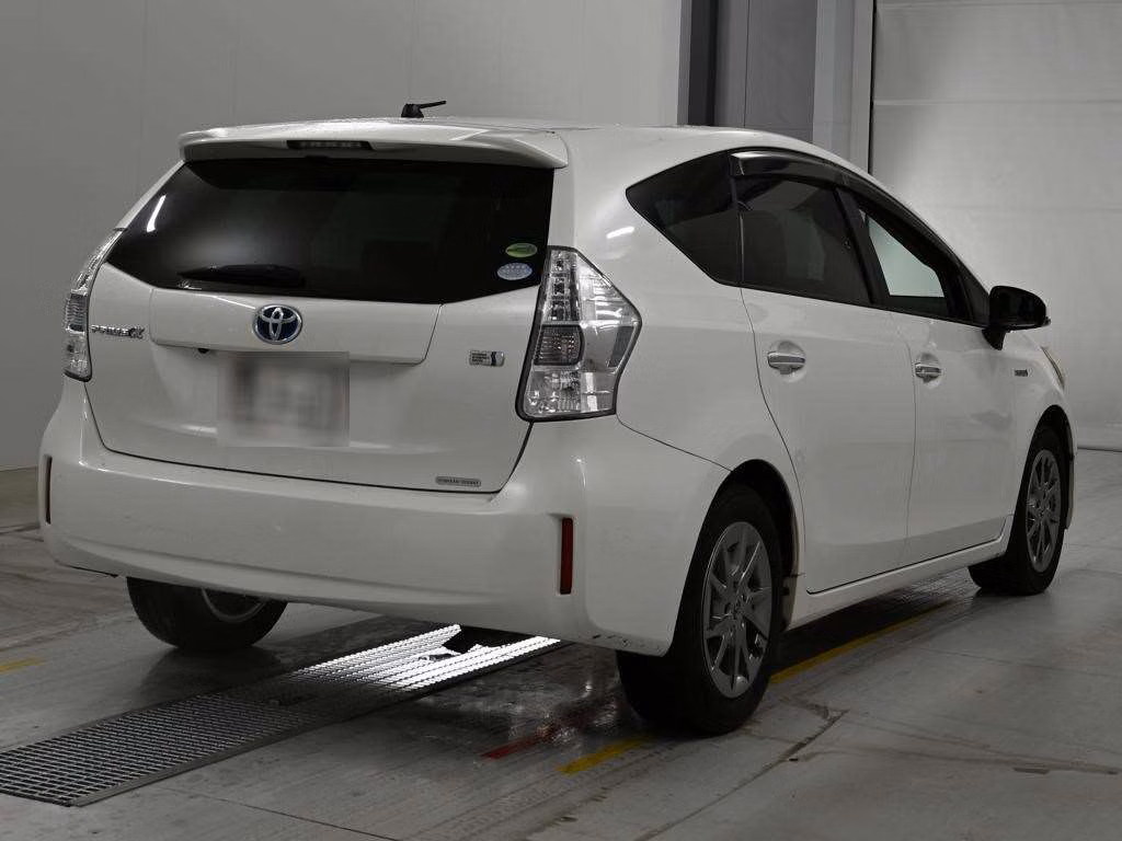 TOYOTA PRIUS ALPHA