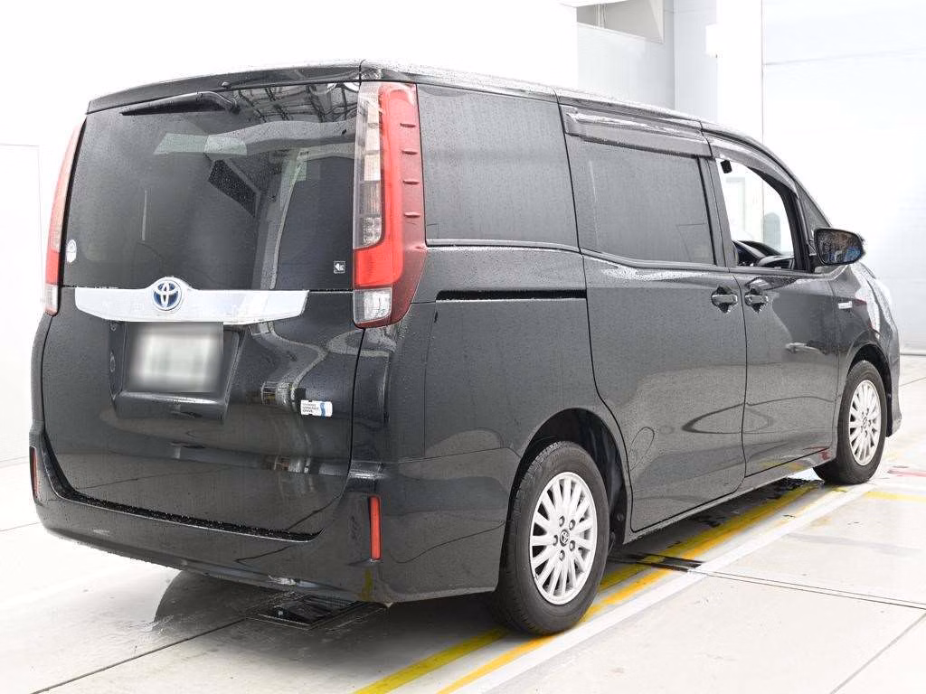 TOYOTA NOAH