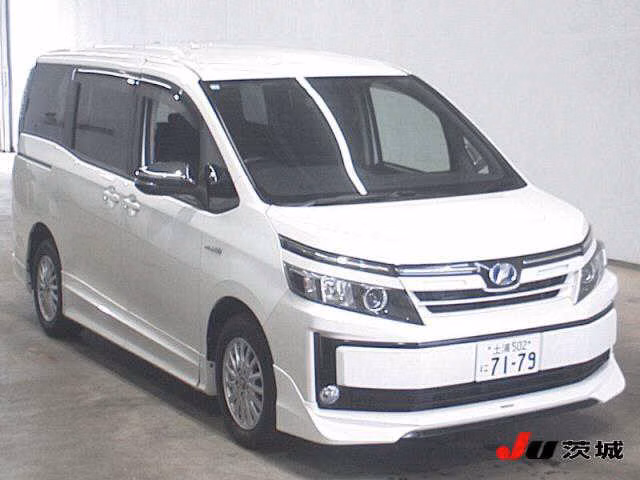 TOYOTA VOXY
