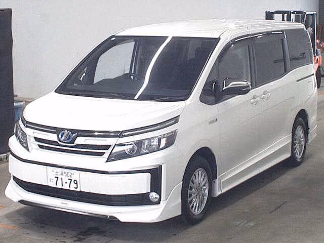 TOYOTA VOXY