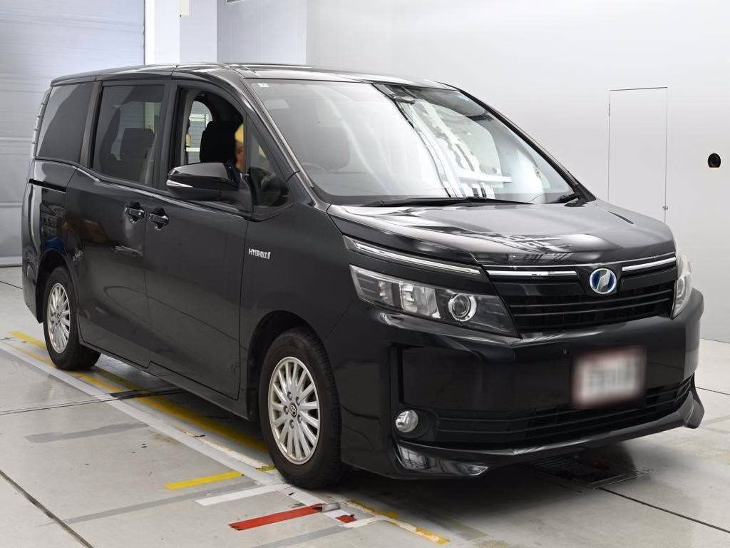TOYOTA VOXY