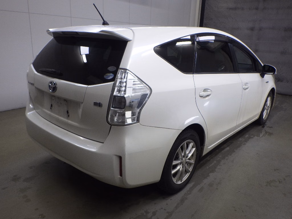 TOYOTA PRIUS ALPHA