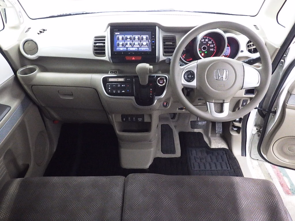 HONDA N-BOX SLASH