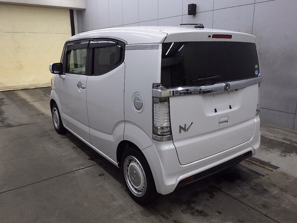 HONDA N-BOX SLASH