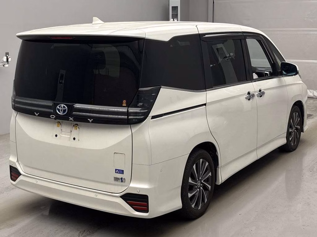 TOYOTA VOXY