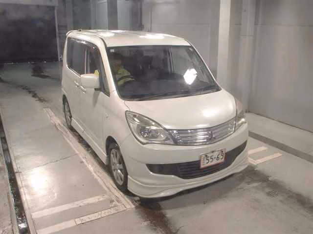 MITSUBISHI DELICA D:2