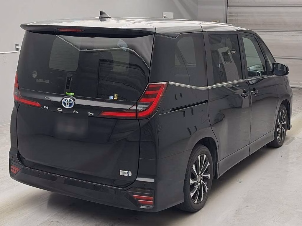 TOYOTA NOAH