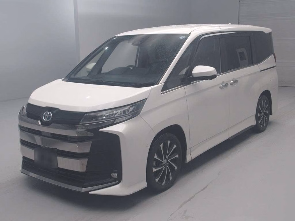 TOYOTA NOAH