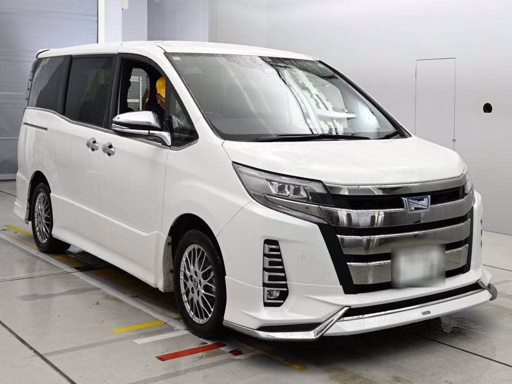 TOYOTA NOAH