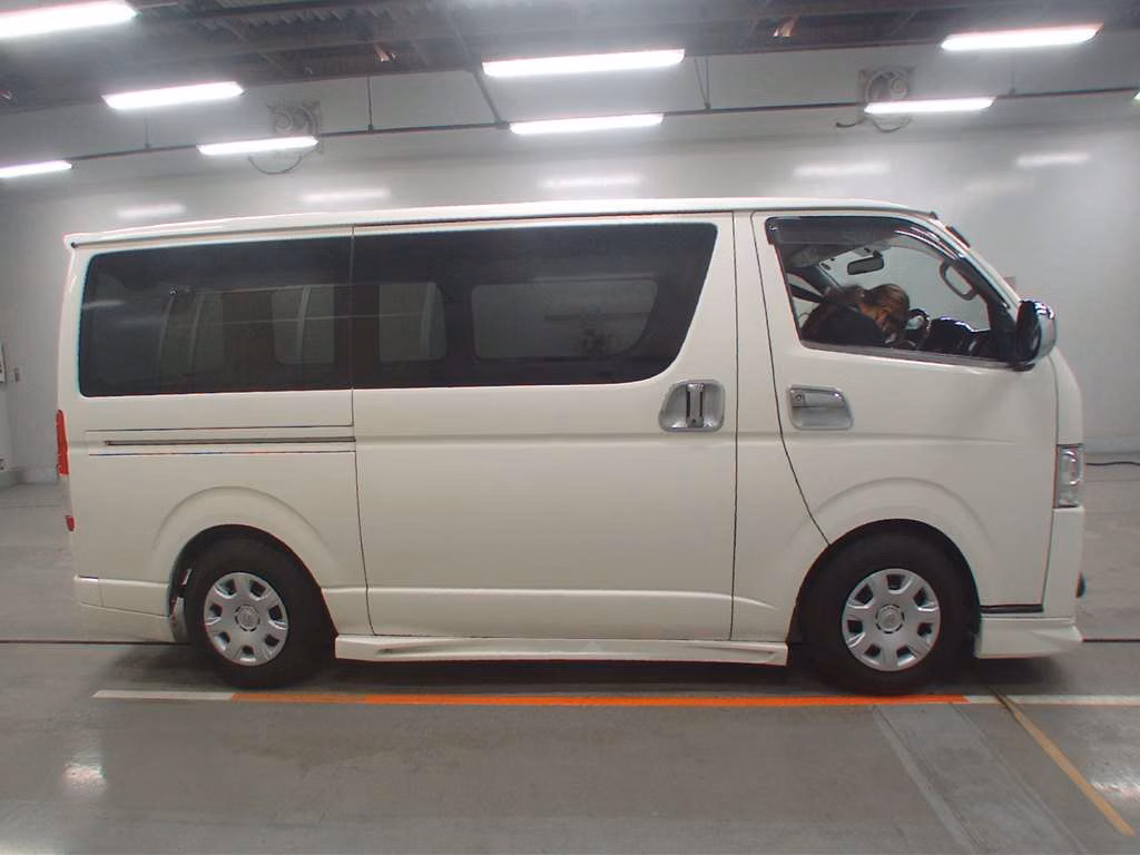 TOYOTA REGIUS ACE