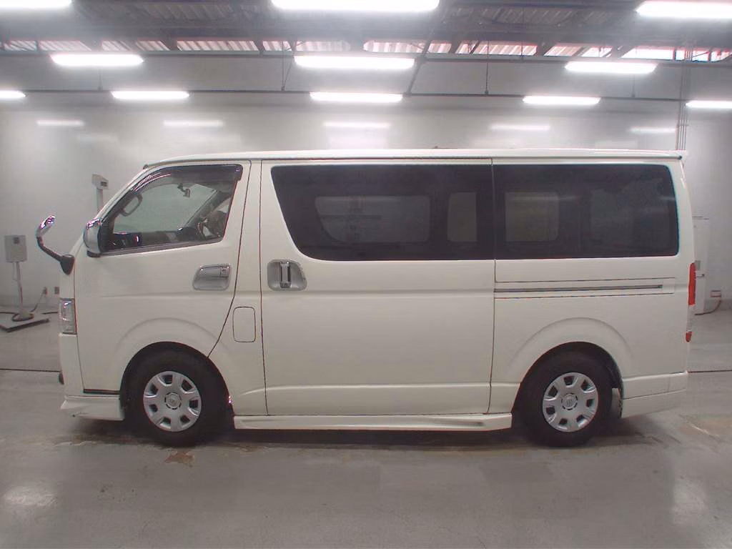 TOYOTA REGIUS ACE