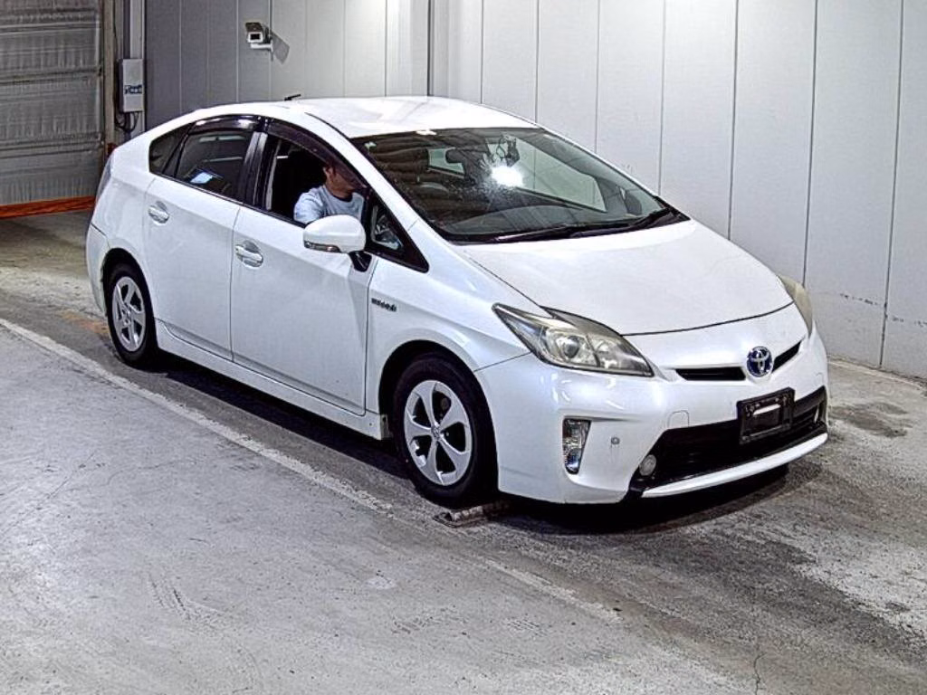 TOYOTA PRIUS
