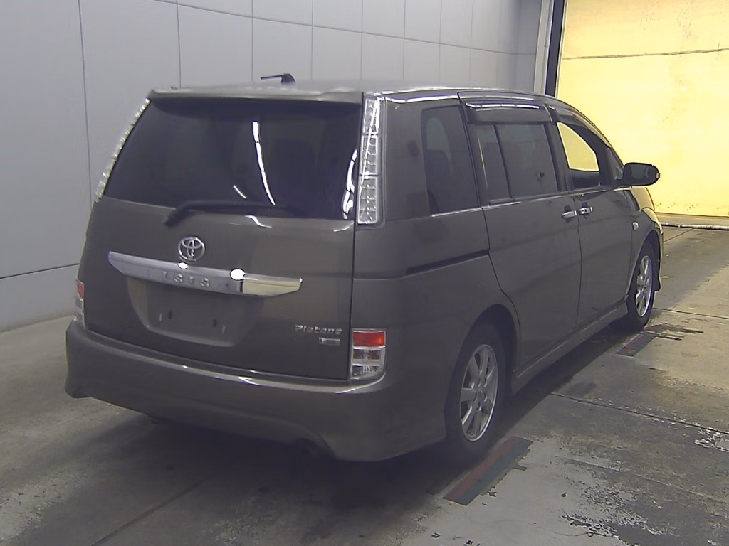 TOYOTA ISIS