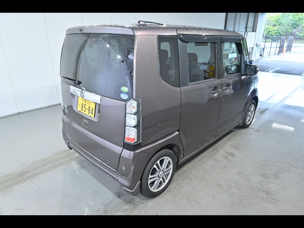 HONDA N-BOX