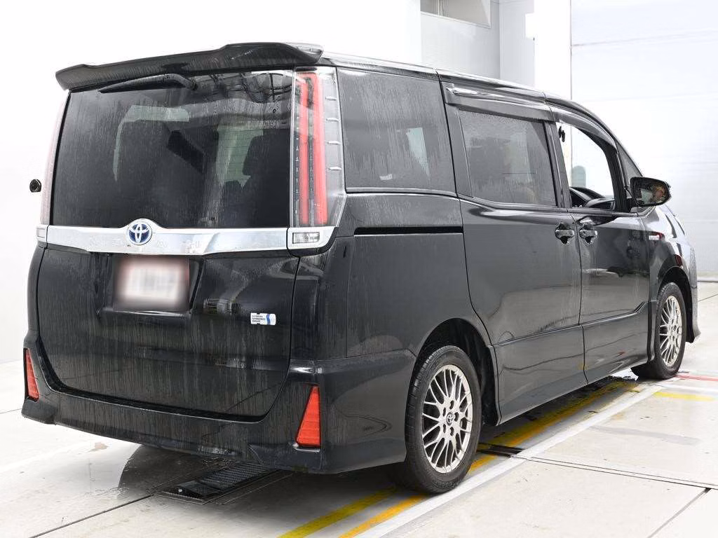 TOYOTA NOAH
