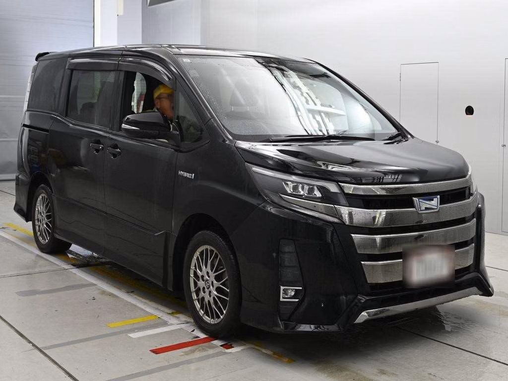 TOYOTA NOAH