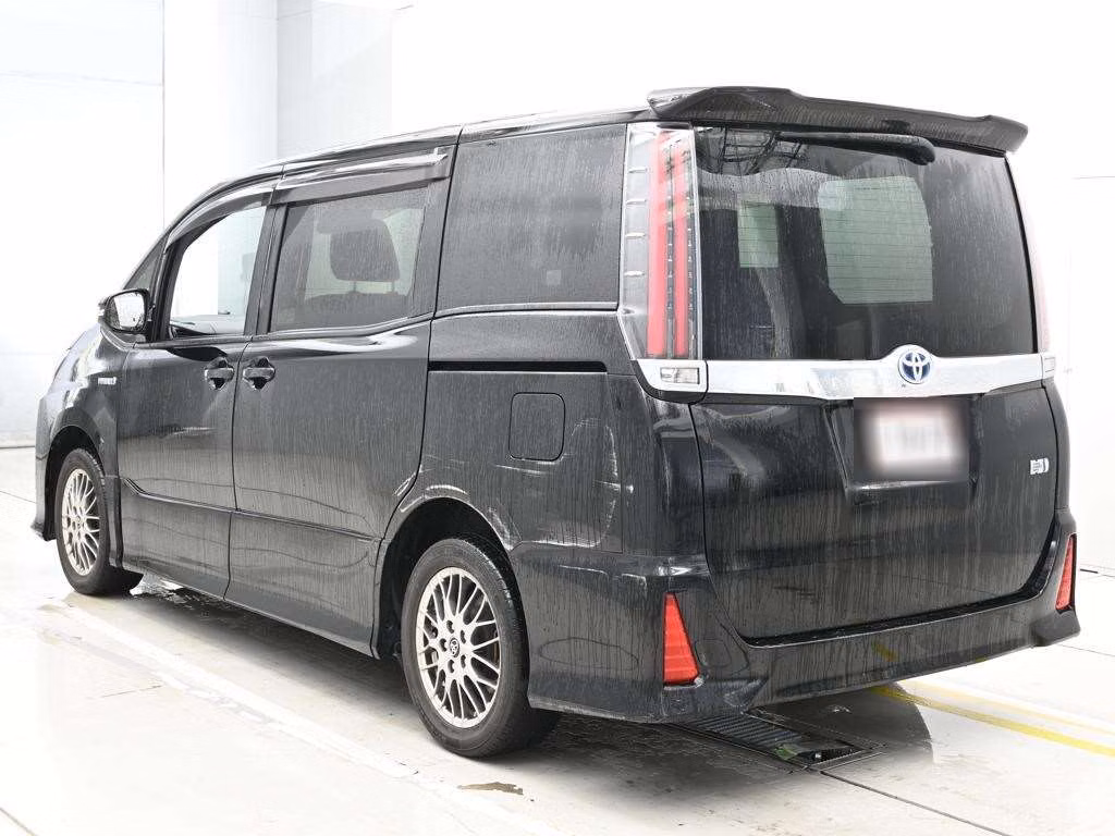 TOYOTA NOAH
