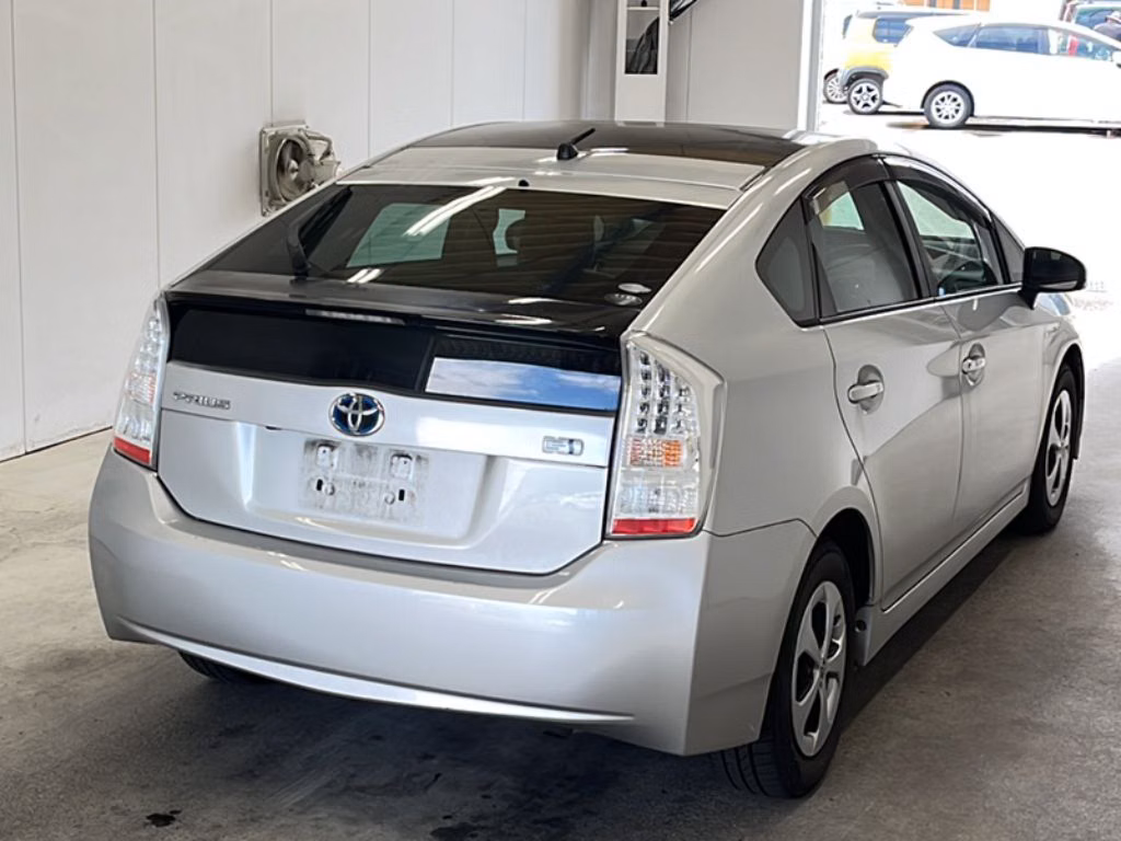 TOYOTA PRIUS