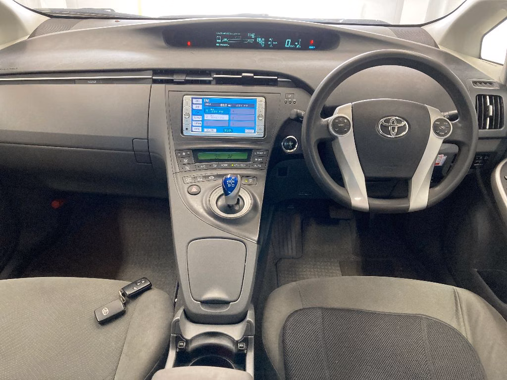 TOYOTA PRIUS