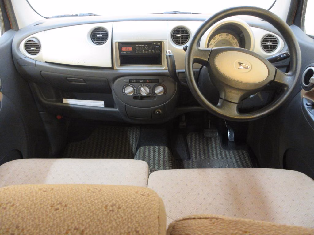 DAIHATSU MOVE LATTE