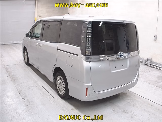 TOYOTA VOXY