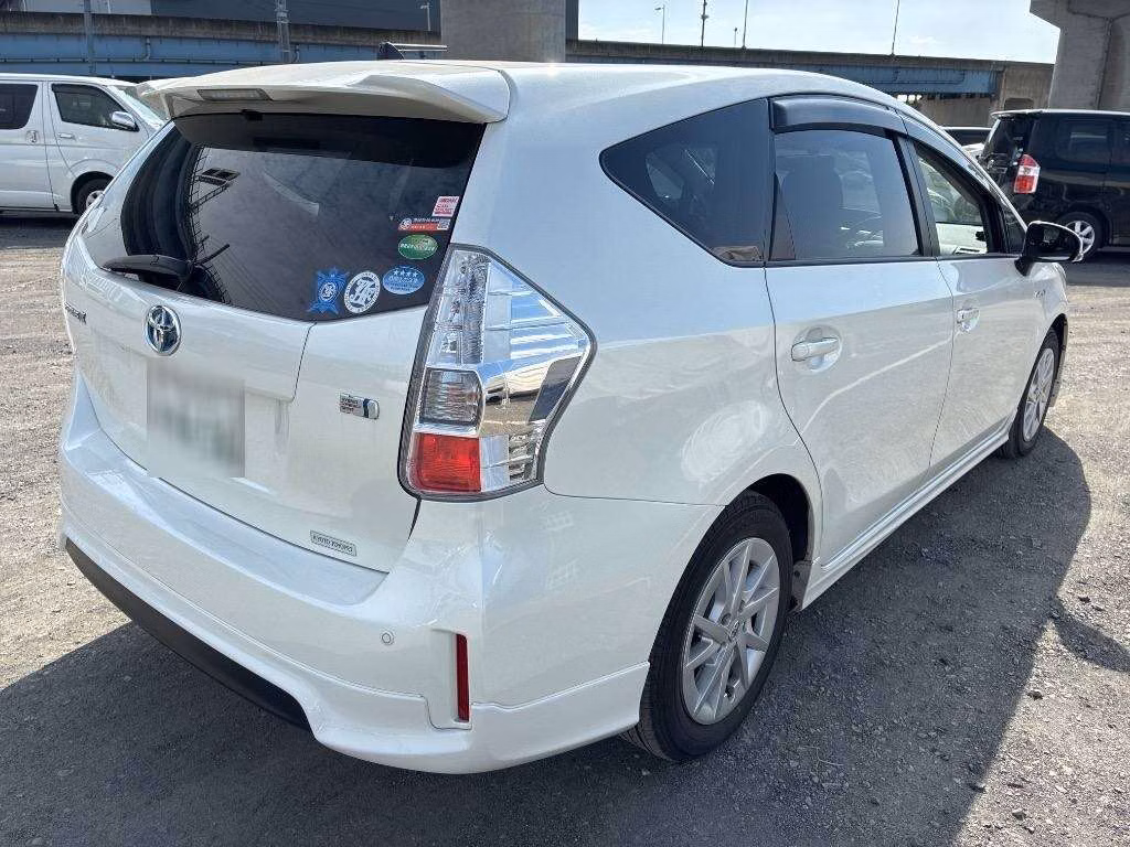 TOYOTA PRIUS ALPHA