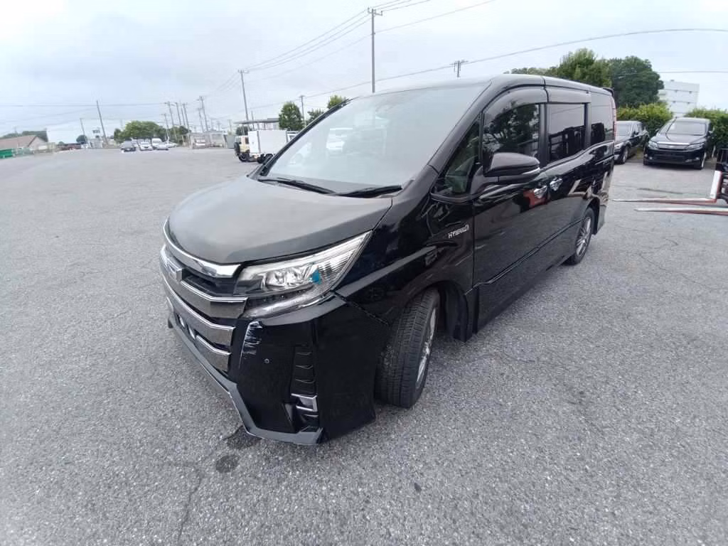 TOYOTA NOAH
