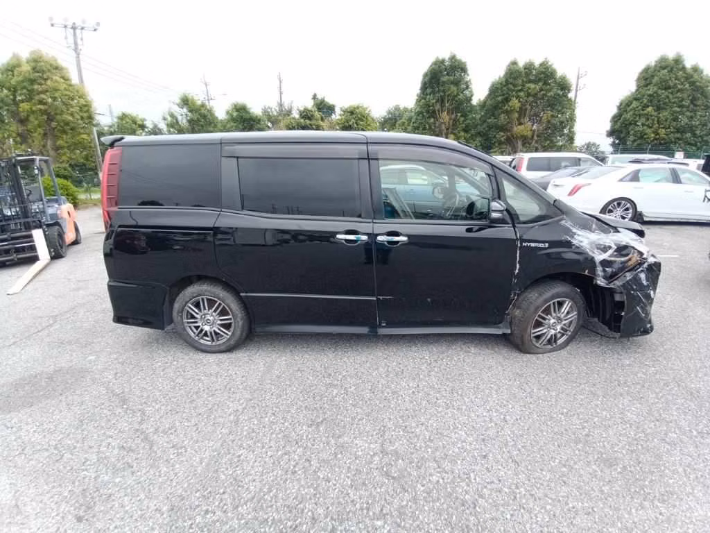 TOYOTA NOAH