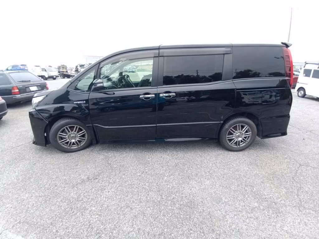 TOYOTA NOAH