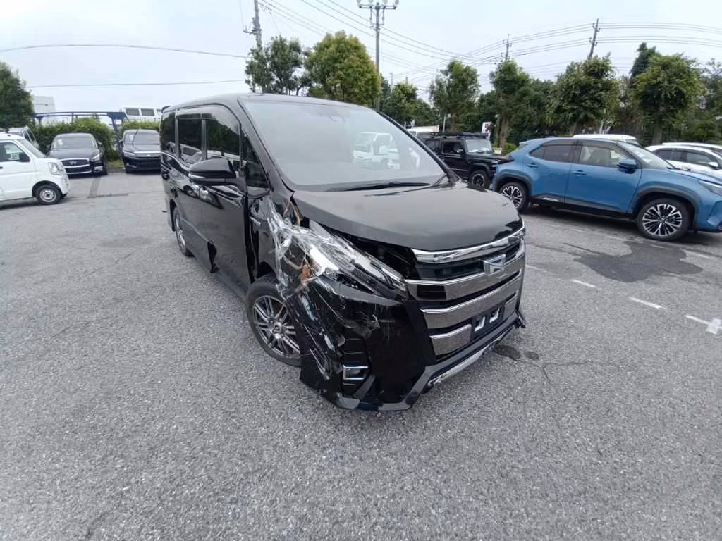 TOYOTA NOAH