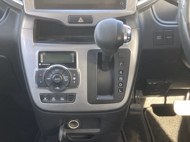 MITSUBISHI DELICA D:2