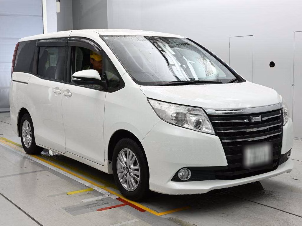 TOYOTA NOAH