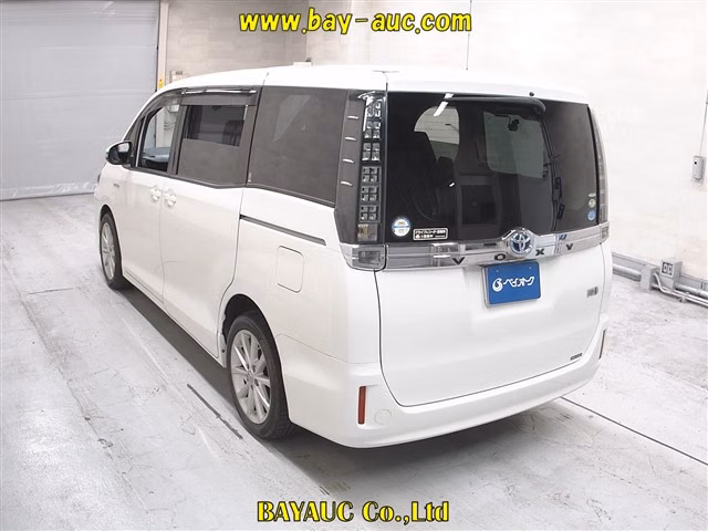 TOYOTA VOXY