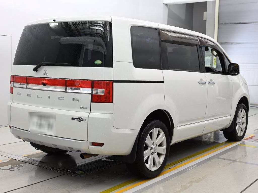 MITSUBISHI DELICA D:5